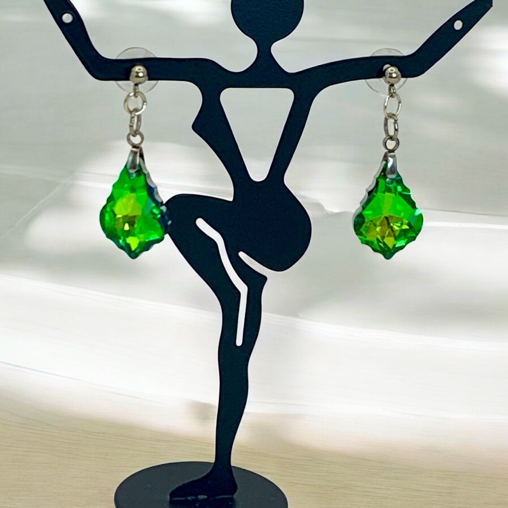 Elegant Green Crystal Drop Earrings - Picture 5 of 5